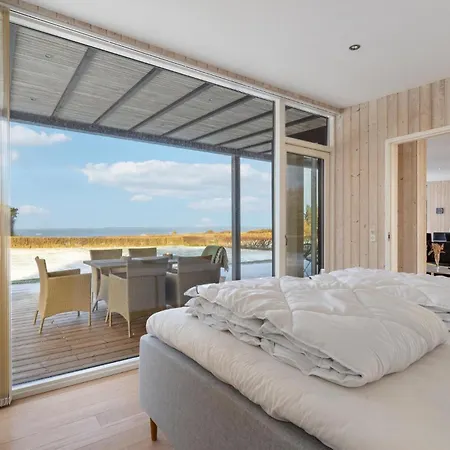 Front In 度假居 *